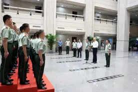 退伍后，依然是闪闪发光的金子图片