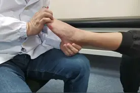 腿脚是“健康报警器”！天气变冷，腿脚出现这些变化或是疾病信号图片