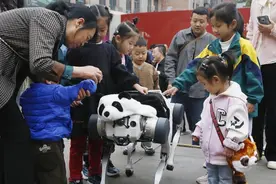 预计年底发布 新款“成都造”人形机器人在实验室研发成功图片