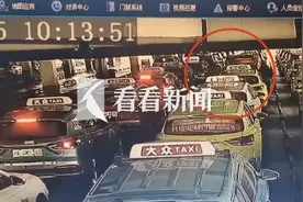 出租车司机在后备箱生火做饭已不是第一次！已被纳入行业黑名单，记者现场实探→图片