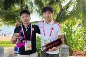【跨越湖海 石榴花开】湘赣运动员互赠礼物!一声“老表”笑哈哈图片