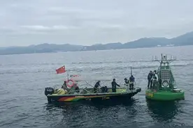 我国自主研制波浪能海洋生态监测浮标投入使用图片