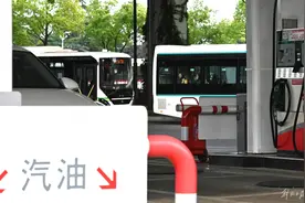 油价今晚搁浅，国际市场止涨回跌，短期难以大涨图片