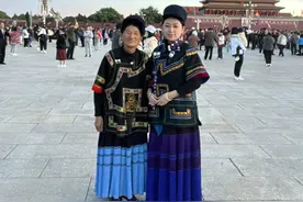 凉山女孩攒一年工资带外婆圆梦北京：感动众多网友，想法来源于两张老照片图片