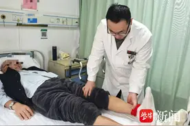 跨越1700公里寻医到镇江，六旬老人“变形”的双腿能站直了，还能走路了图片