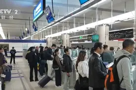 元旦假期深圳湾口岸实行24小时通关 深港两地旅客实现“双向奔赴”图片