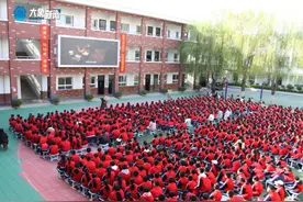 致敬先烈！新乡卫滨区实验小学开展清明红色观影教育活动图片