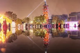 撞钟祈福、吃越年面、看非遗演出，海内外游客乐享上海“新年第一游”图片