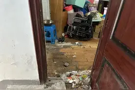老人家中堆积垃圾引不满？看奉城这个居委如何化解→图片