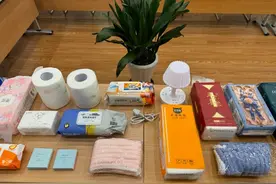 直播商品套路多！“超大”产品实际只有一个手掌大图片