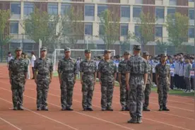 淬火成钢，强国有我——滁州市应用技术学校举行2023级军训圆满闭幕图片