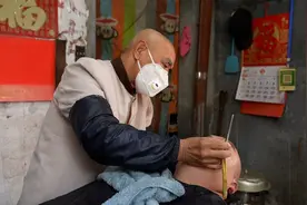 济南小巷里有个“洗剪吹”老师傅图片