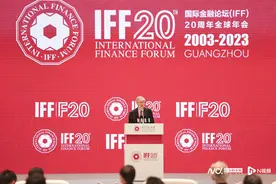 周小川：全球经济复苏不确定性增加，债务和金融风险值得关注图片