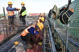 90后工地“空姐”百米高空作业 年轻工匠助力昆山民生工程加速跑图片