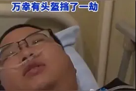 水果刀从天而降砸中外卖小哥：右手中指的筋断了，当场血流不止图片