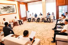 市政府与中铁十九局 水电十四局举行座谈会图片