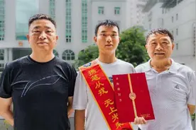 祖孙三代接力从戎，报国情怀薪火相传图片