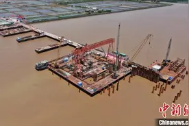 世界最大跨度自锚式悬索桥主墩桩基全部完成图片
