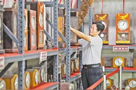 他用3．5万件老物件传承民俗文化图片