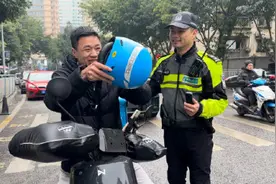 “你知道我在等你吗？” 重庆碎碎念交巡警小哥走红网络图片