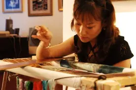 她是麦秸绣中国第一人！几十万根麦秆细丝，耗时一年，制作栩栩如生“老虎”图片