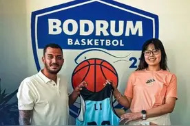 李月汝抵达土耳其 马不停蹄开启土超联赛征程图片