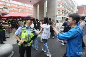 “一校一策”“警校家”“巡查联防” 武昌公安：精耕细作撑起校园“安全伞”图片