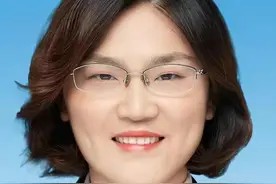 何珊瑚，履新职图片