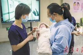 21周+4天出生，体重仅450克  全国最小胎龄超早产儿被成功救治图片