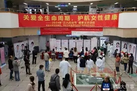 “关注全生命周期 护航女性健康”，北大深圳医院举行义诊图片