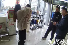 心真大！夫妻俩逛商场，把一岁孩子放车上睡觉图片