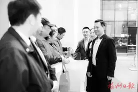 “娘家”送礼包 福州工会网约车司机关爱行动启动图片