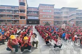 郧西县城关镇明德小学：开展防火灾演练 筑牢校园安全防线图片