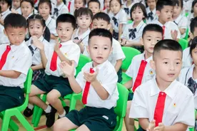 育出时代新人！让爱国的种子进入孩子心中图片