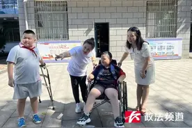 全网关注的马蹄足男孩，今天报到啦！图片