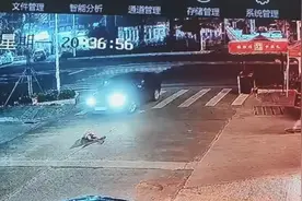 儿童闹脾气躺马路遭碾轧 防范交通伤害这几点千万别忽视图片