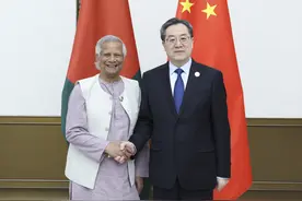 丁薛祥会见孟加拉国临时政府首席顾问尤努斯图片