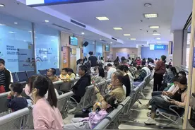 与屏幕“同吃同睡” 5岁男孩远视储备归零图片