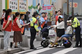 安全“一盔”一路随图片