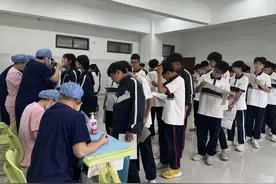 健康科普进校园｜为学生免费口腔检查 护牙健齿保健康图片