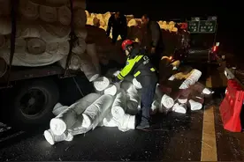 货车货物倾斜摇摇欲坠，“急客通”及时发现除隐患获赞图片