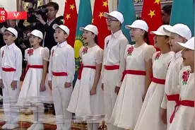 独家视频丨习近平在托卡耶夫陪同下欣赏哈萨克斯坦少年儿童演唱《歌唱祖国》图片