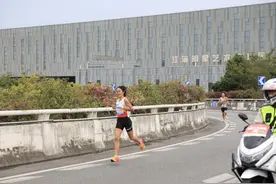 “江马”女子半马第一名诞生，1小时18分！图片