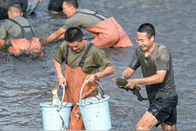师生同场竞技捕鱼，武汉这所高职“渔”教于乐图片