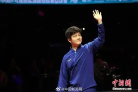 上海男乒主教练谈引入樊振东图片