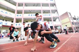 “7成学生课间不出教室” 谁偷走了他们的课间10分钟？图片