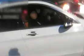 杭州街头突发，驾驶员突然停车，向交警大喊：我老婆羊水破了！图片