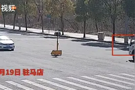 驻马店：最快出警！货车起火，司机直接把货车开进消防站图片