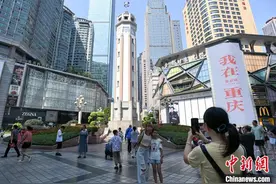 重庆持续高温 游客出游热度不减图片
