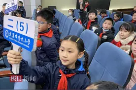 “学生拍卖会”上，武汉育才小学7幅书法作品落槌定拍图片